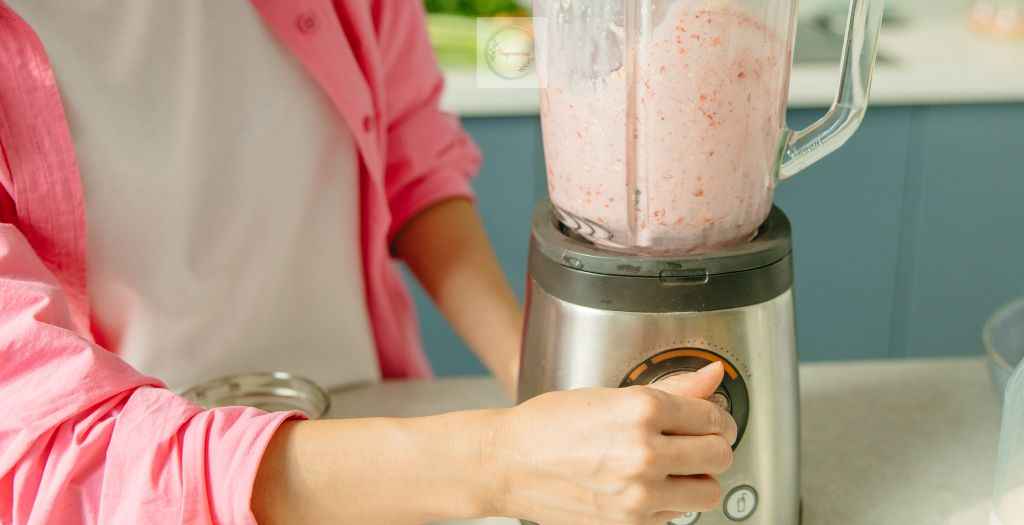 The best blender is a useful kitchen appliance, used on hot days to blend smoothies and crush ice to get a smooth mixture into a perfect cream