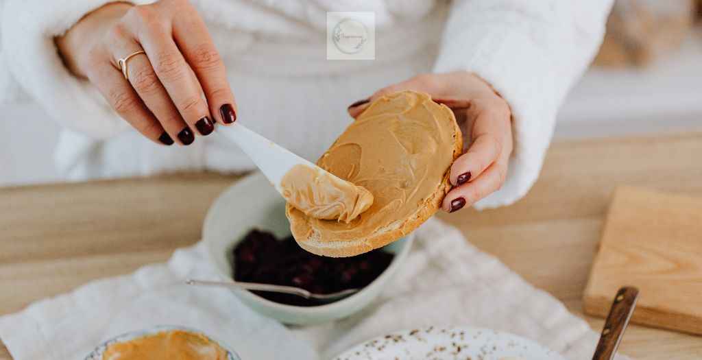 Best peanut butter is rich in nutrients with 100 grams of smooth peanut butter providing 597 calories, including 51% fat, 22% protein