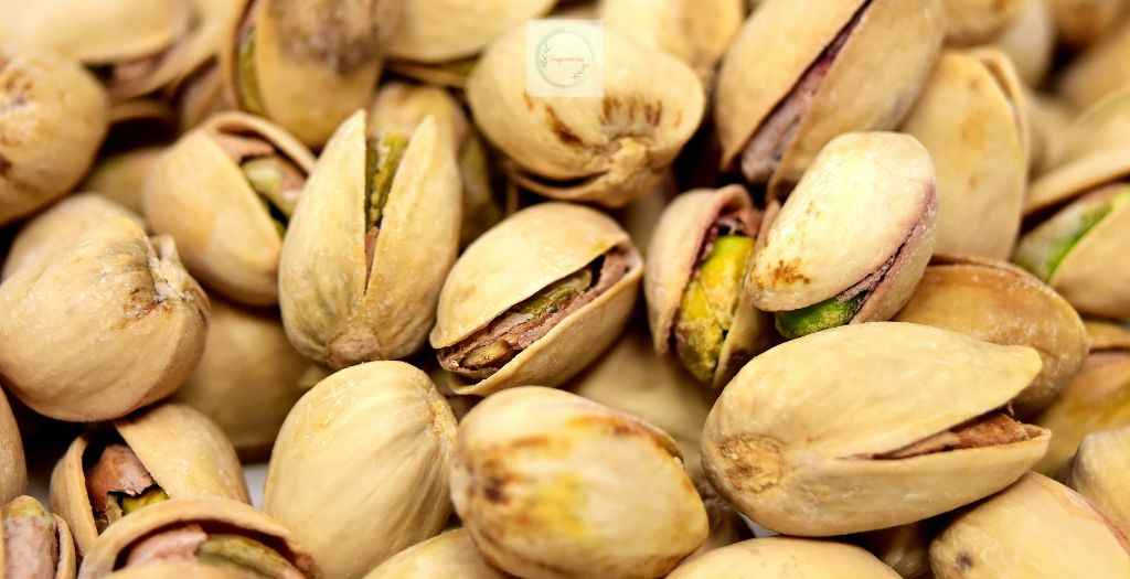 Raw of the best pistachios contains 4% water, 45% fat, 28% carbohydrates, and 20% protein. 100 grams of pistachio nuts provide 562 kcal