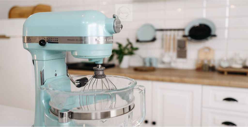 Stand mixers come in many different sizes to suit your needs, from small household mini-stand mixers to large-capacity commercial machines