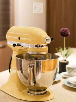 Stand mixers come in many different sizes to suit your needs, from small household mini-stand mixers to large-capacity commercial machines