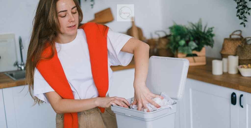 Best kitchen trash cans come in many different types and sizes, including the pedal-operated kitchen trash can, invented in 1920 by Lillian Moller Gilbreth