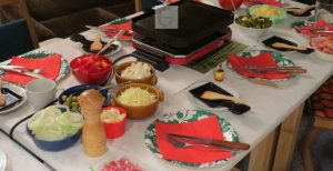 The best features of different raclette grills from many brands. The chefs melt to blend tightly into the food, while the aroma is fragrant and fatty