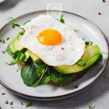 Scrambled Eggs with Spinach and Avocado