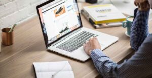 The best laptop in the 4.0 technology era is a must for you. Whether studying computer science, graphic design, entrepreneurship, or working remotely