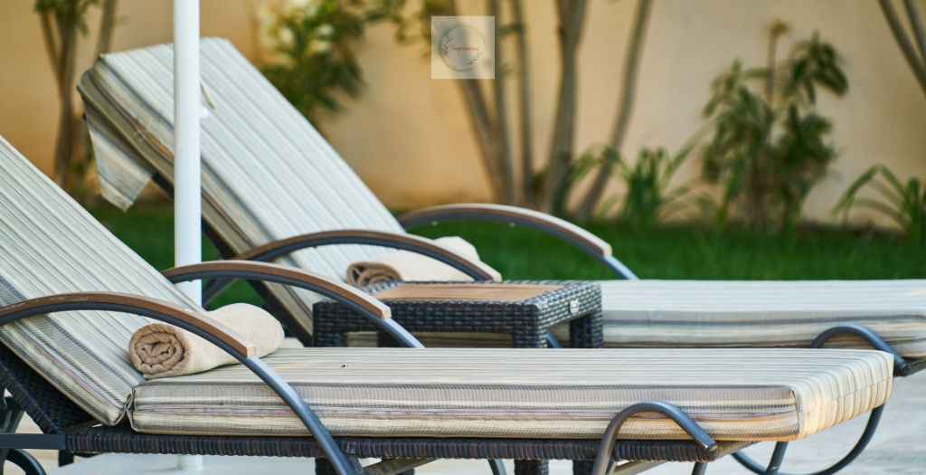 An outdoor chaise longue is an upholstered product shaped like a sofa; it is long enough to support the entire body and legs of the person sitting